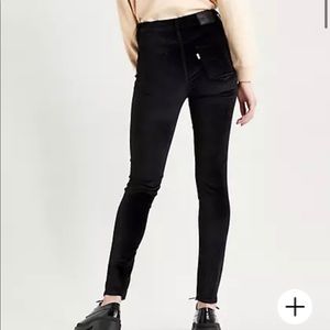 Levi’s 721 Black Velvet HighWaist Skinny Jeans NWT